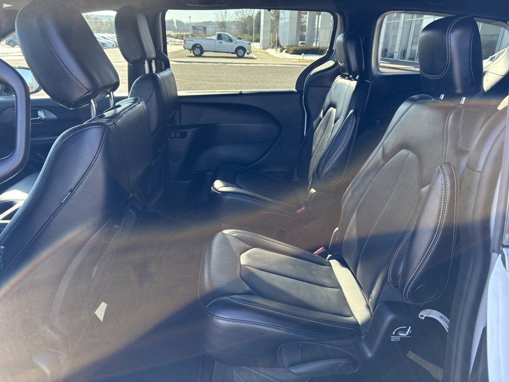 2025 Chrysler Pacifica Select