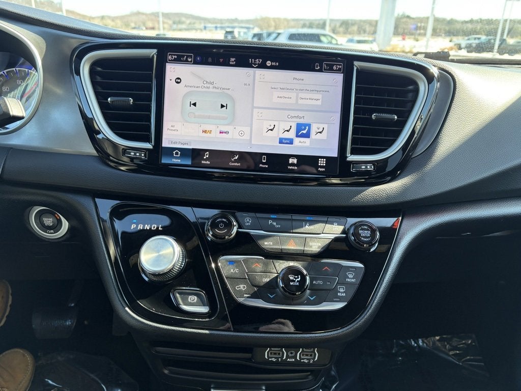 2025 Chrysler Pacifica Select