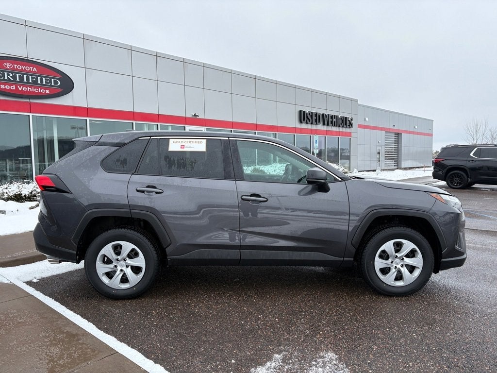 2024 Toyota RAV4 LE