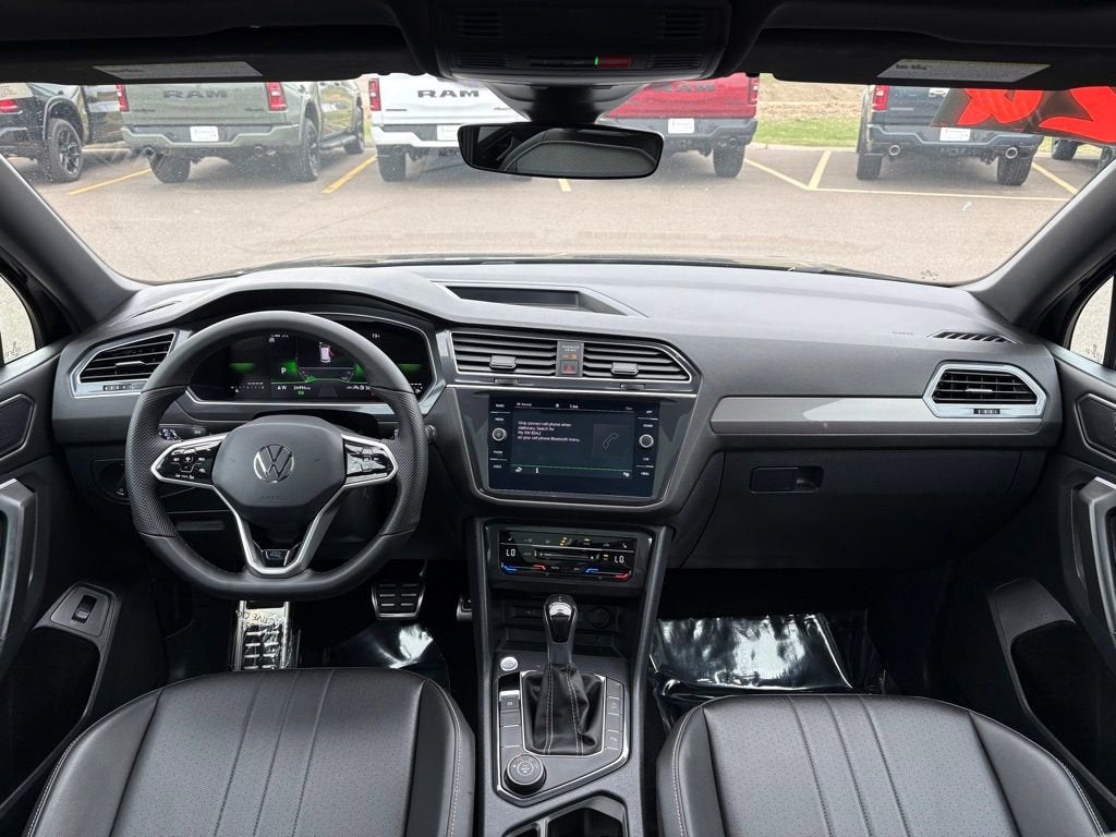 2024 Volkswagen Tiguan 2.0T SE R-Line Black