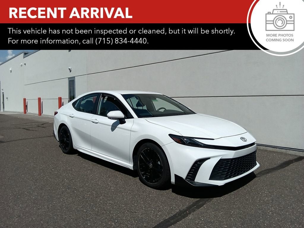 2025 Toyota Camry SE Hybrid's photo