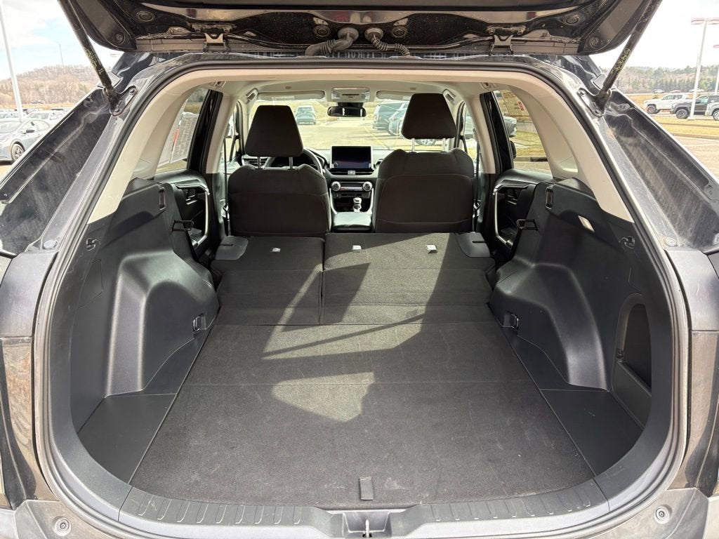 2025 Toyota RAV4 Hybrid LE