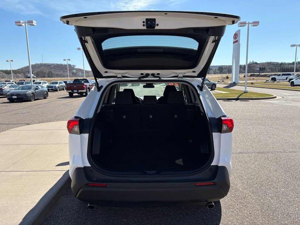 2025 Toyota RAV4 Hybrid LE