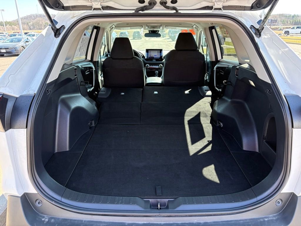 2025 Toyota RAV4 Hybrid LE