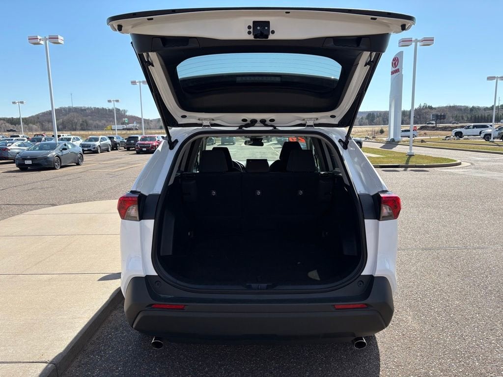 2025 Toyota RAV4 Hybrid LE