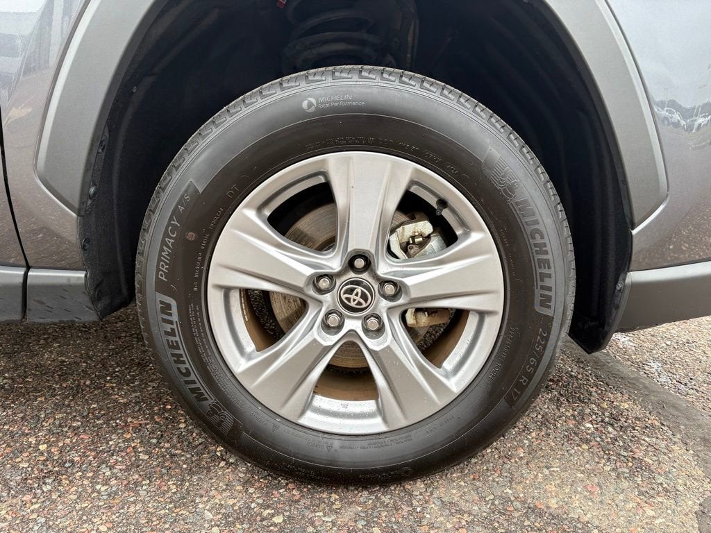 2025 Toyota RAV4 Hybrid LE