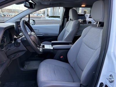 2025 Toyota Sienna LE