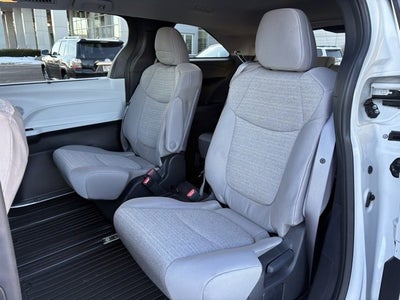 2025 Toyota Sienna LE