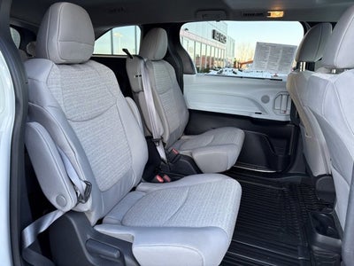 2025 Toyota Sienna LE