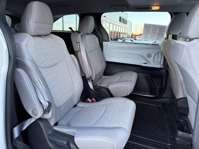 2025 Toyota Sienna LE