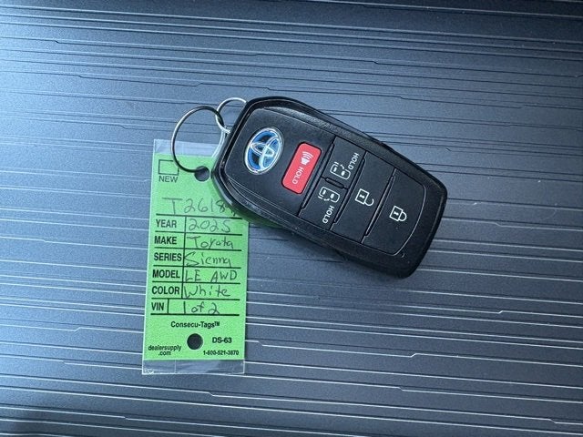 2025 Toyota Sienna LE