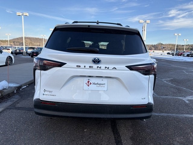 2025 Toyota Sienna LE