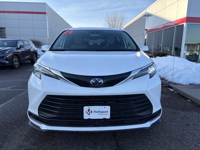 2025 Toyota Sienna LE