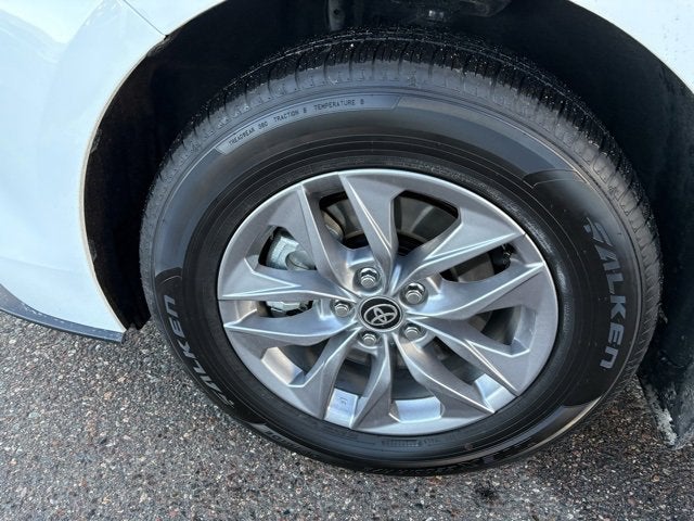 2025 Toyota Sienna LE