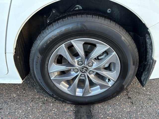 2025 Toyota Sienna LE