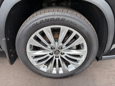 2023 Toyota Highlander Hybrid Platinum