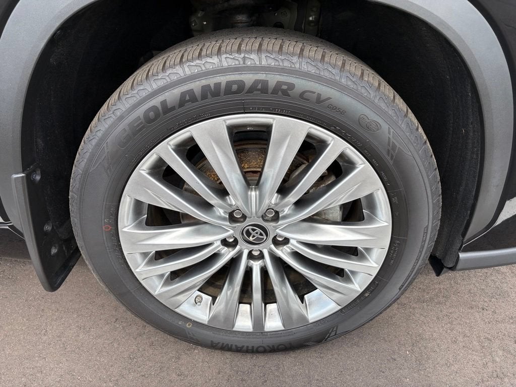 2023 Toyota Highlander Hybrid Platinum