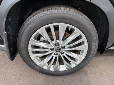 2023 Toyota Highlander Hybrid Platinum
