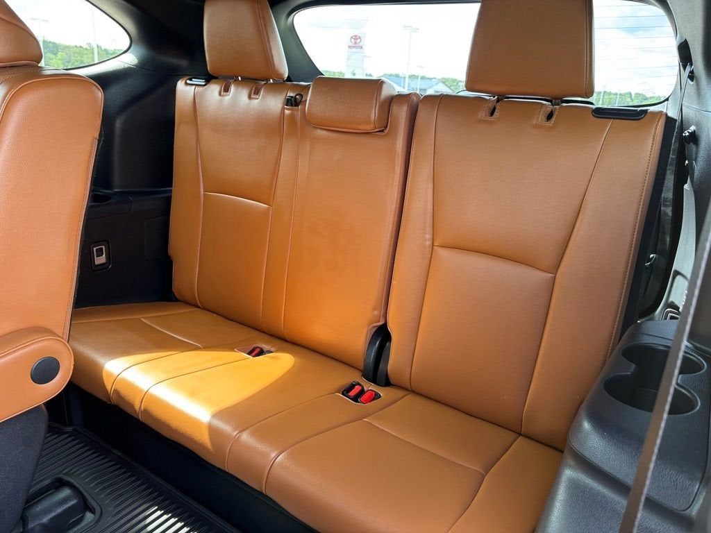 2023 Toyota Highlander Hybrid Platinum