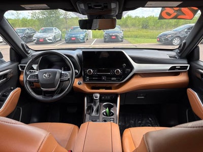 2023 Toyota Highlander Hybrid Platinum