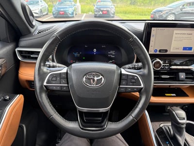 2023 Toyota Highlander Hybrid Platinum