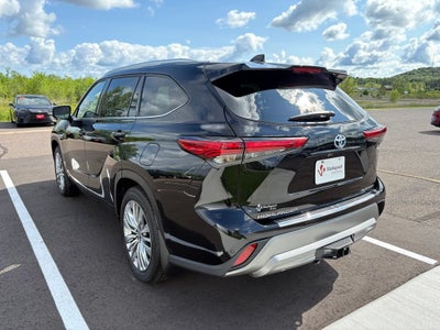 2023 Toyota Highlander Hybrid Platinum