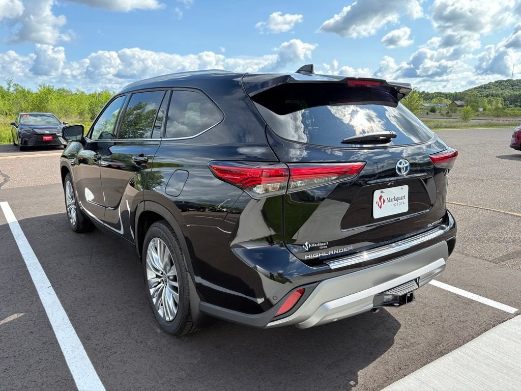 2023 Toyota Highlander Hybrid Platinum