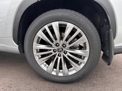 2023 Toyota Highlander Hybrid Platinum