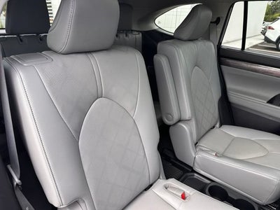 2023 Toyota Highlander Hybrid Platinum