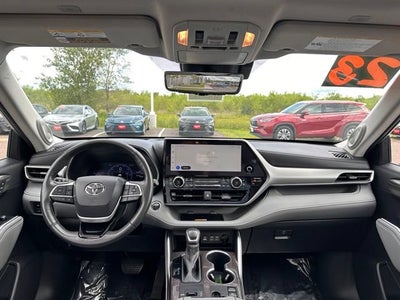 2023 Toyota Highlander Hybrid Platinum