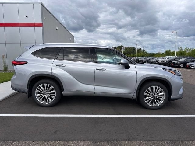 2023 Toyota Highlander Hybrid Platinum