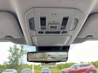 2023 Toyota Highlander Hybrid Platinum