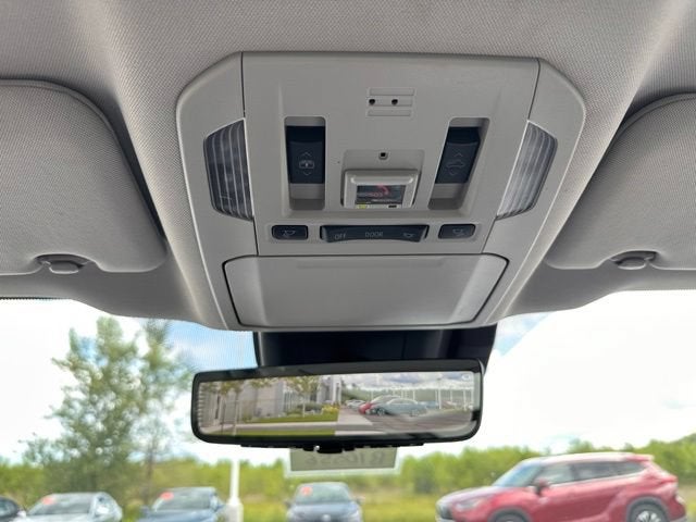 2023 Toyota Highlander Hybrid Platinum