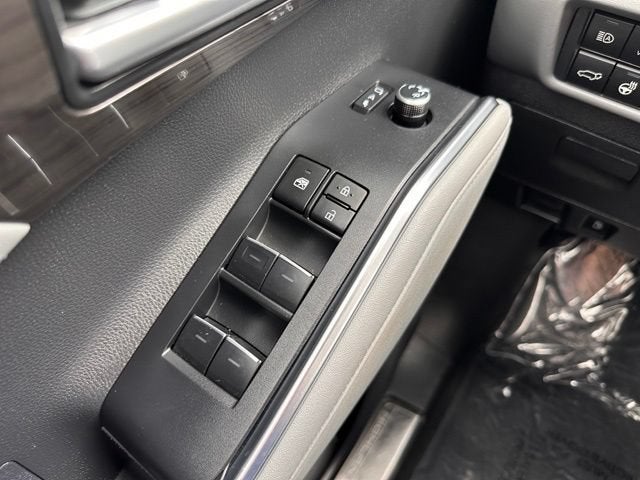 2023 Toyota Highlander Hybrid Platinum