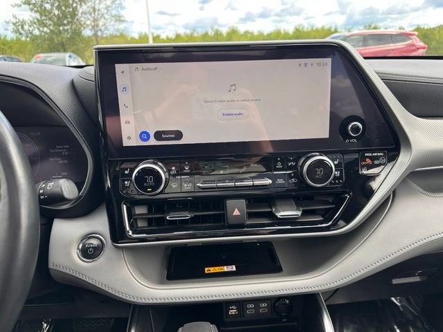 2023 Toyota Highlander Hybrid Platinum