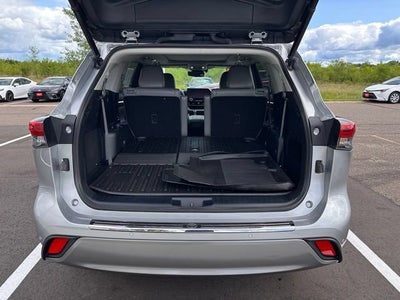 2023 Toyota Highlander Hybrid Platinum