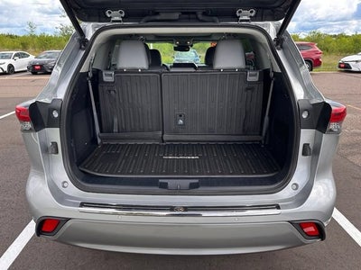 2023 Toyota Highlander Hybrid Platinum