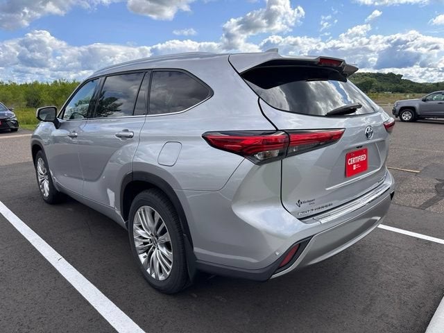 2023 Toyota Highlander Hybrid Platinum
