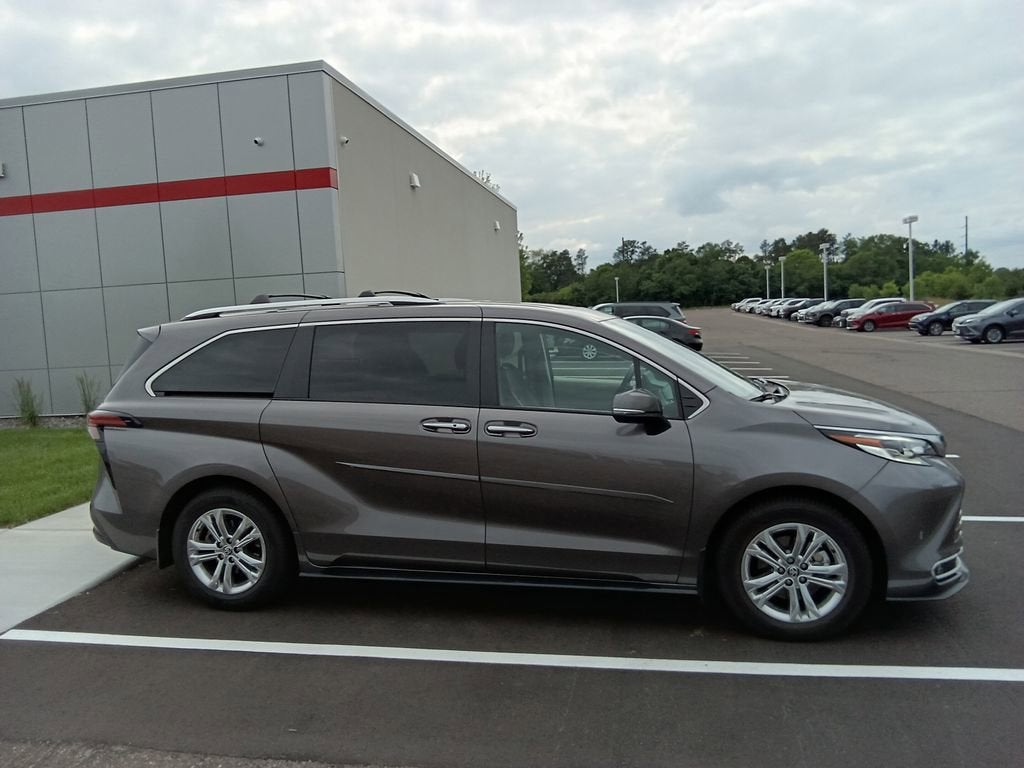 2023 Toyota Sienna Platinum