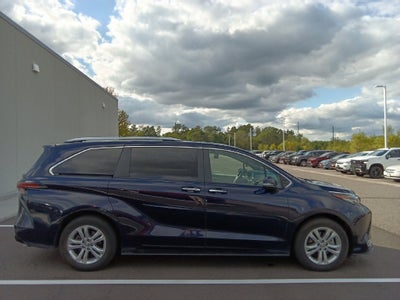 2024 Toyota Sienna Platinum
