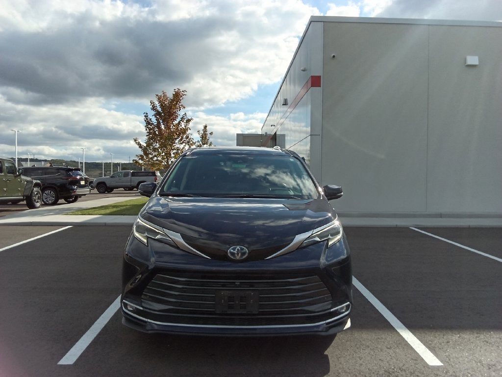 2024 Toyota Sienna Platinum