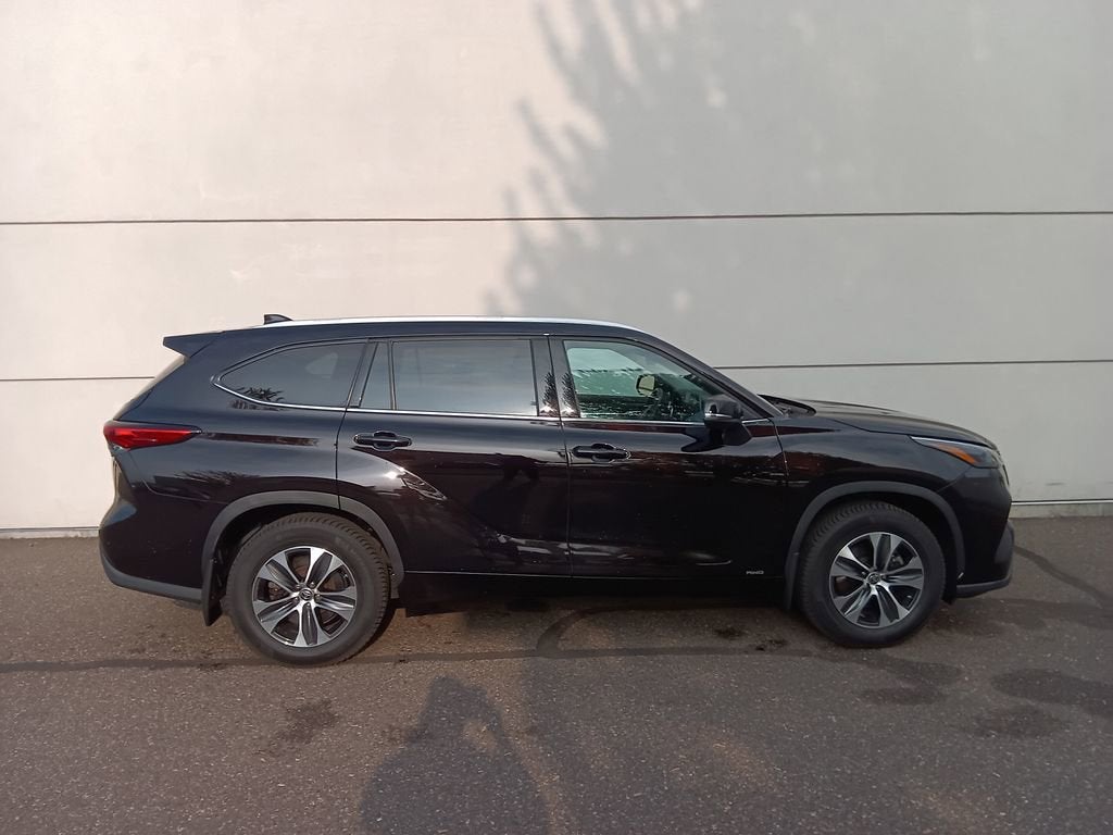 2022 Toyota Highlander Hybrid XLE