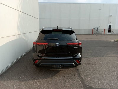 2022 Toyota Highlander Hybrid XLE