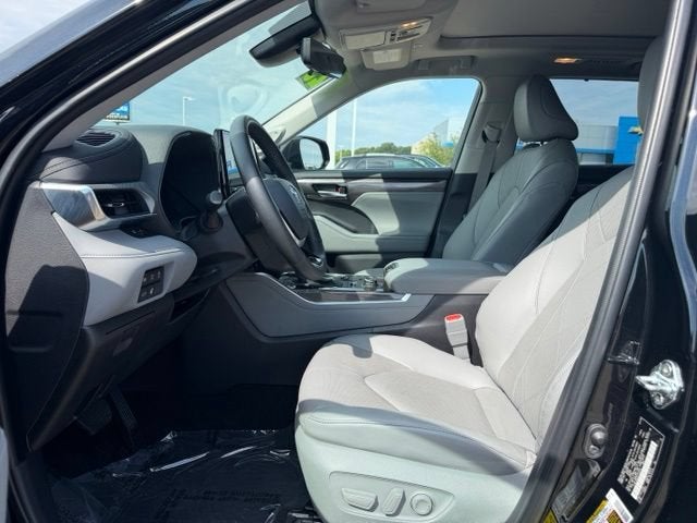 2025 Toyota Highlander Platinum