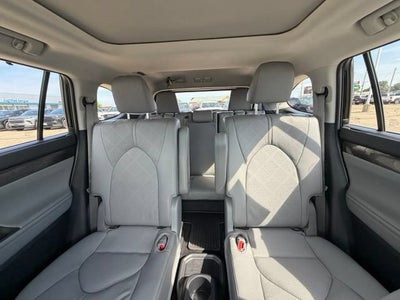 2025 Toyota Highlander Platinum