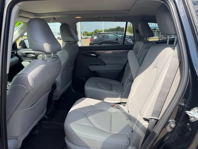 2025 Toyota Highlander Platinum