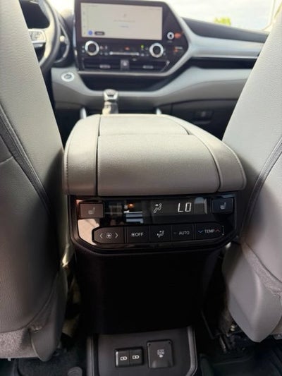 2025 Toyota Highlander Platinum