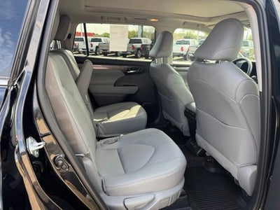 2025 Toyota Highlander Platinum