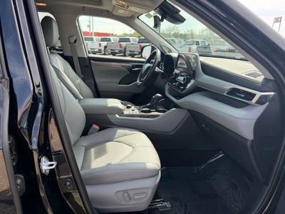 2025 Toyota Highlander Platinum