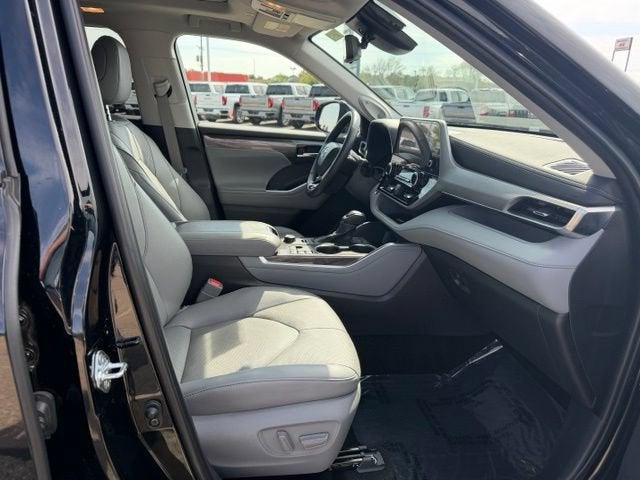 2025 Toyota Highlander Platinum